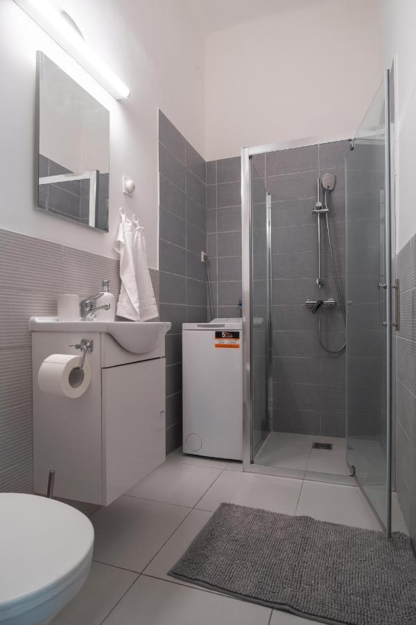 Very Central 1-Br Apt With Patio Apartment บูดาเปสต์ ภายนอก รูปภาพ