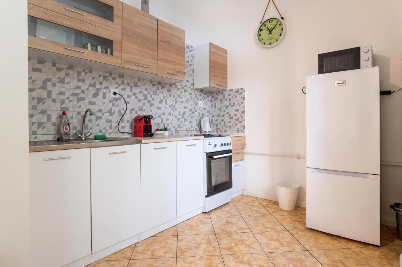 Very Central 1-Br Apt With Patio Apartment บูดาเปสต์ ภายนอก รูปภาพ