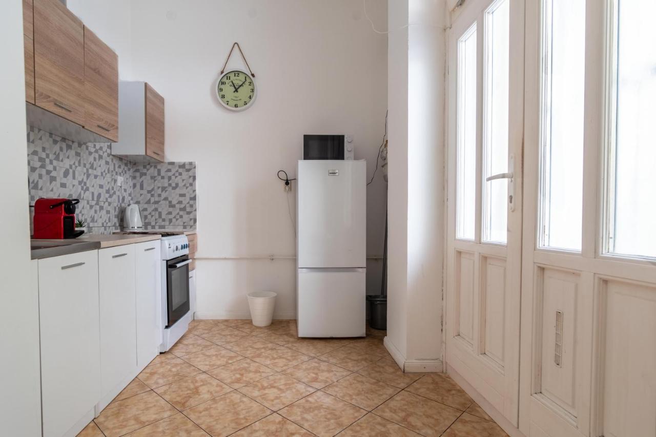 Very Central 1-Br Apt With Patio Apartment บูดาเปสต์ ภายนอก รูปภาพ